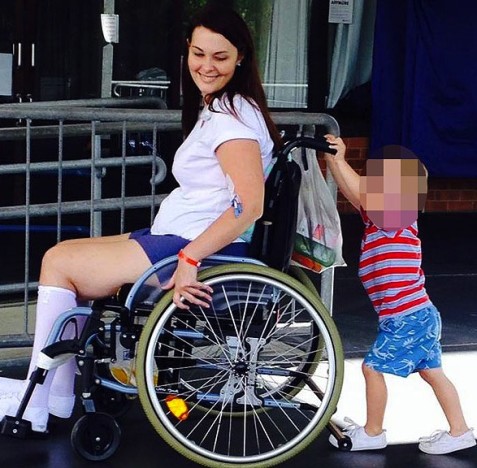 Mom Paralyzed After Contracting Infection From Makeup Brush, May Never Walk Again