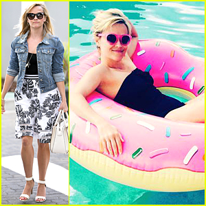 Reese Witherspoon Wears Cute Swim Suit During Spring Break