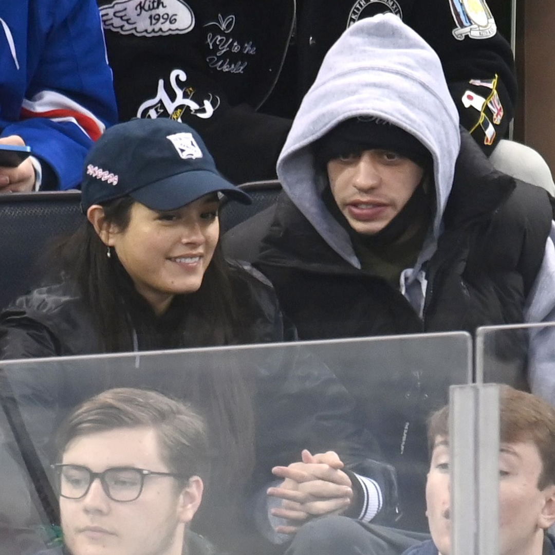 Pete Davidson and Chase Sui Wonders Sweetly Hold Hands at Hockey Game