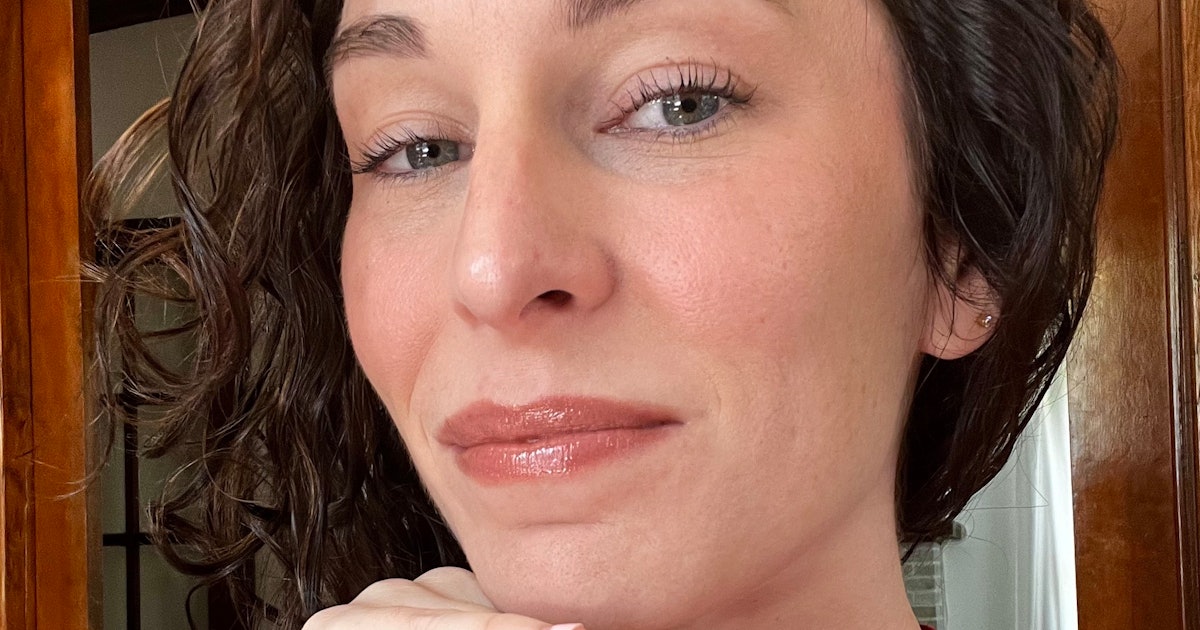 I’m A WFH Mom & This Is My 5-Minute Makeup To Look Alive On Zoom