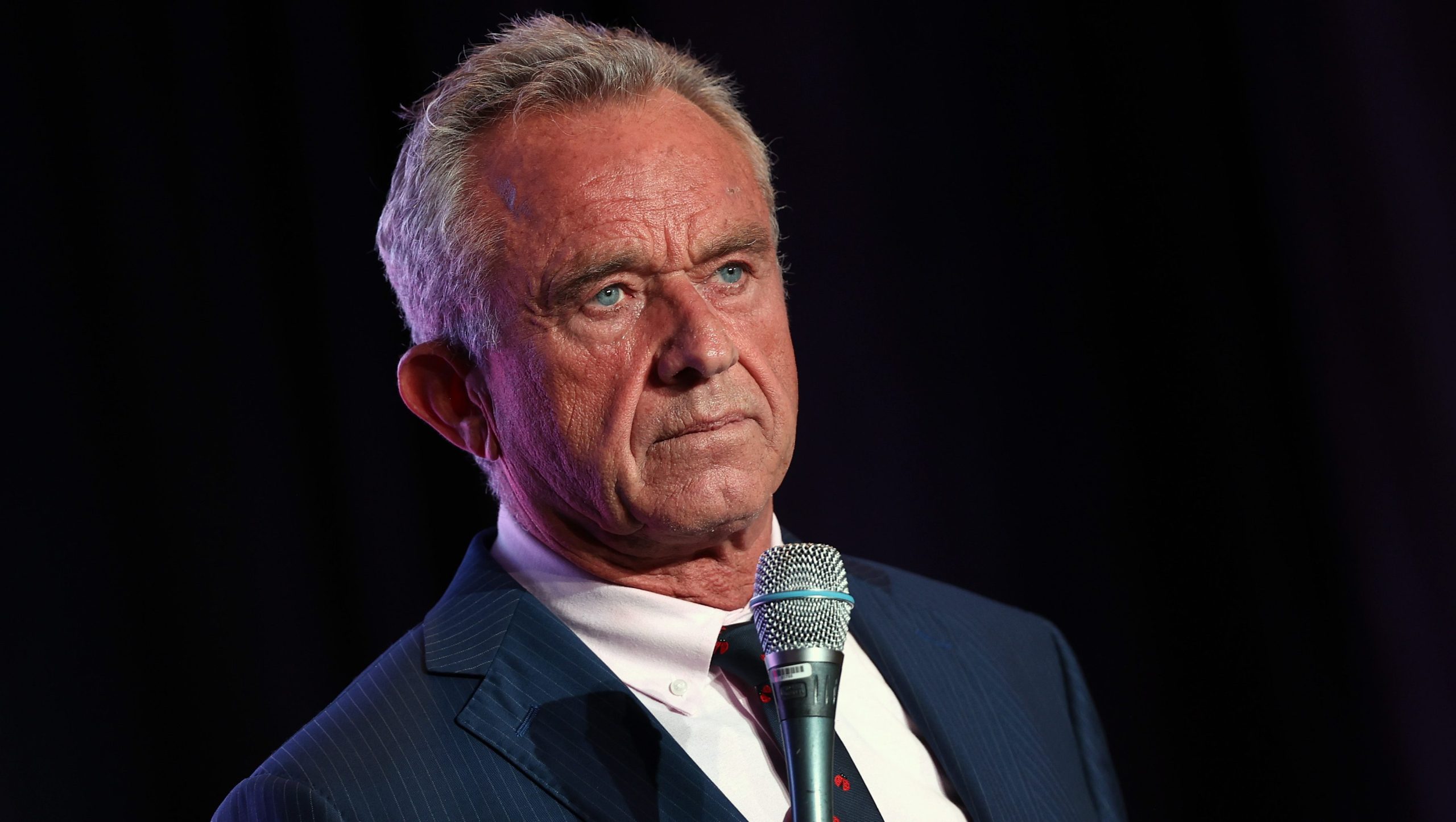 Robert F. Kennedy Jr. Admits to Dumping Dead Bear Cub in Central Park – Hollywood Life